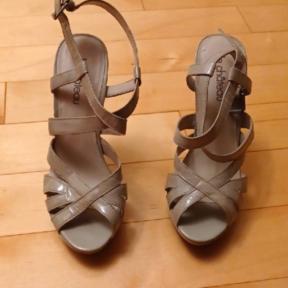 Chateau Women's Tan Strappy Sandals size 5